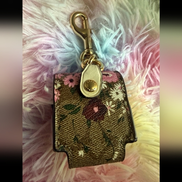 Coach Airpod Gen 1 Holder - Picture 2 of 3